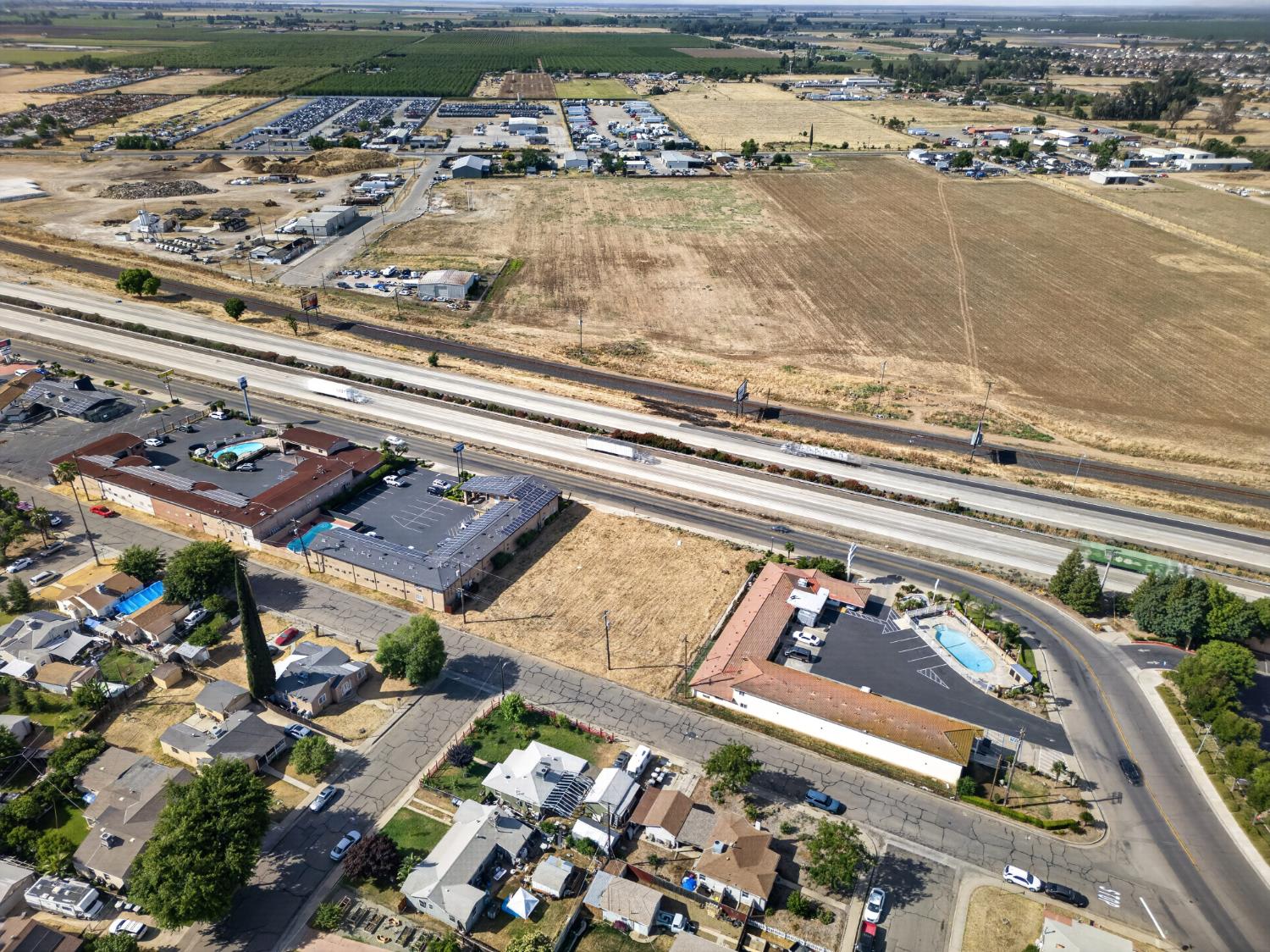 975 Motel Dr, Merced, CA 95341