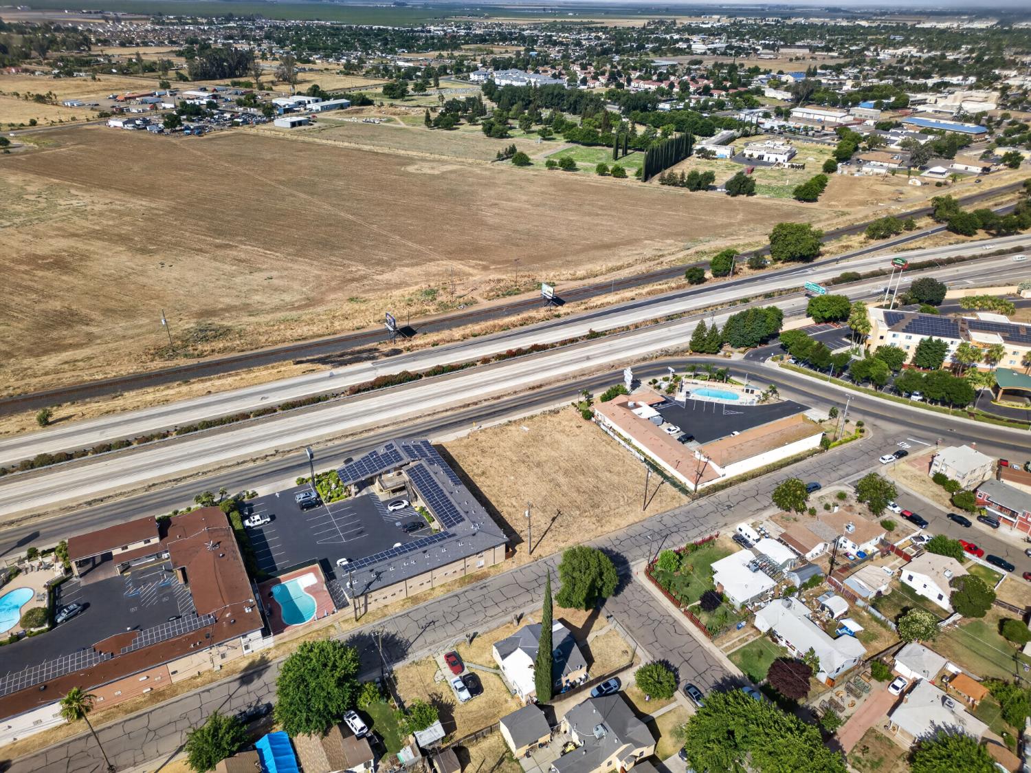 975 Motel Dr, Merced, CA 95341