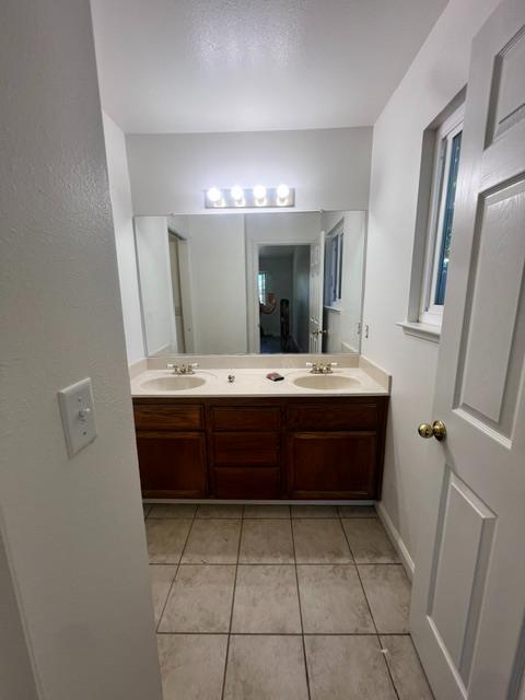 1848 College Greens Dr, Los Banos, CA 93635