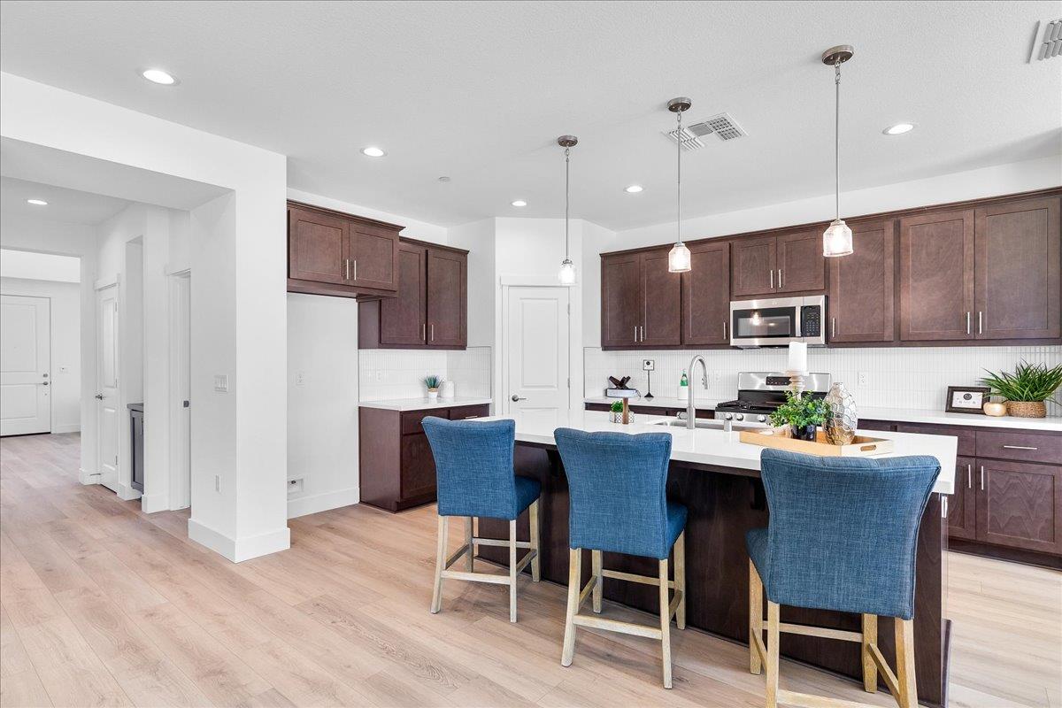 2080 Zane Way, Turlock, CA 95382