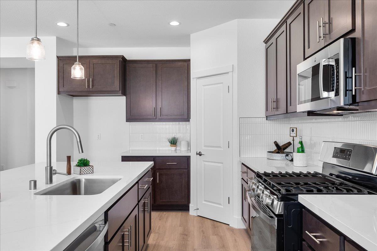2080 Zane Way, Turlock, CA 95382