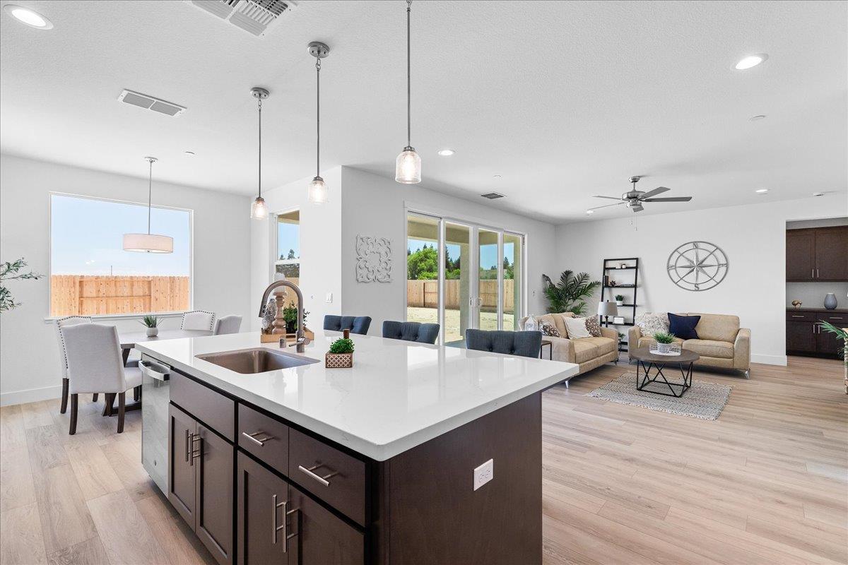 2080 Zane Way, Turlock, CA 95382