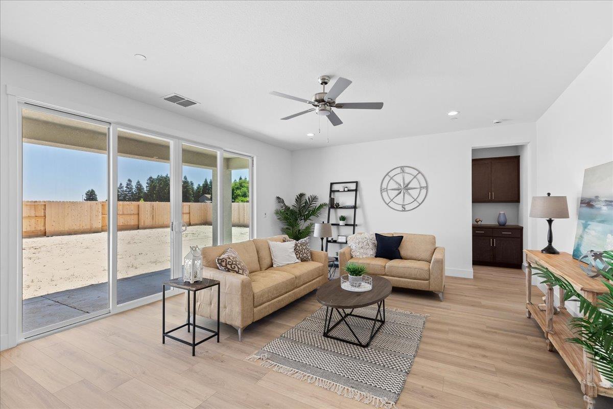 2080 Zane Way, Turlock, CA 95382