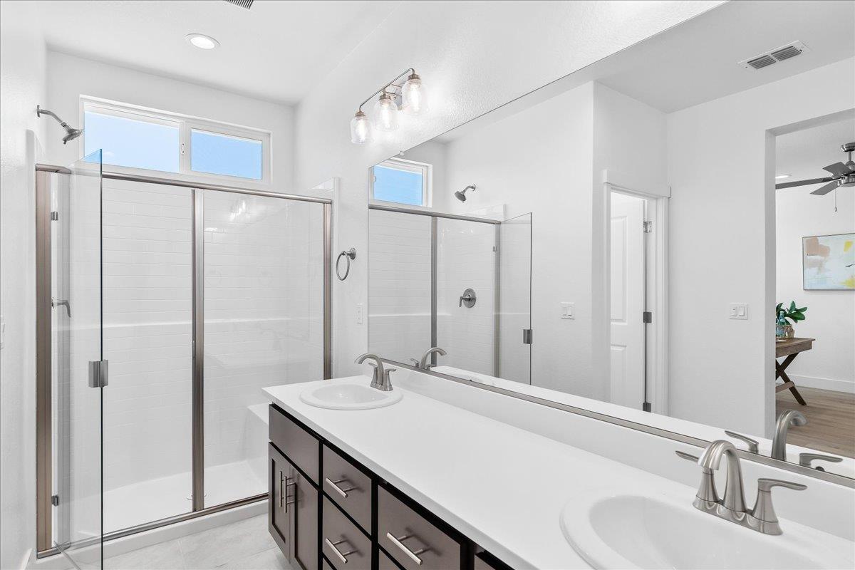 2080 Zane Way, Turlock, CA 95382