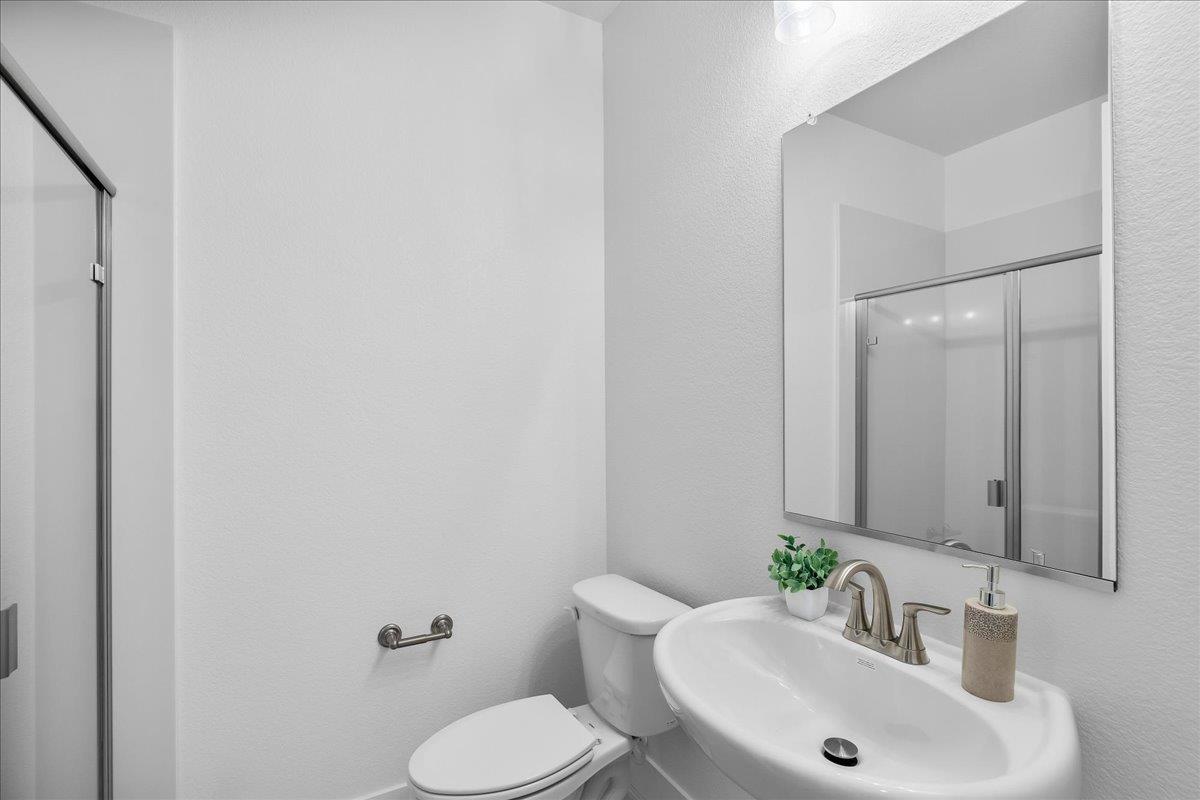2080 Zane Way, Turlock, CA 95382
