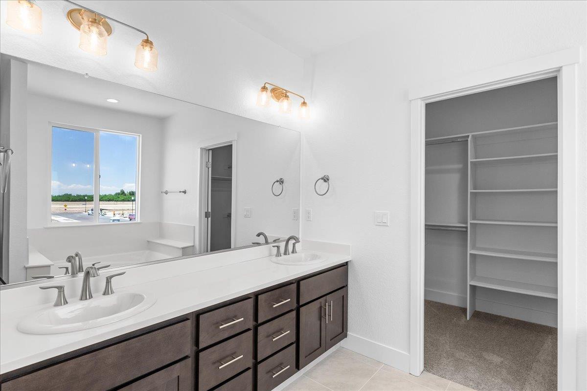 2080 Zane Way, Turlock, CA 95382