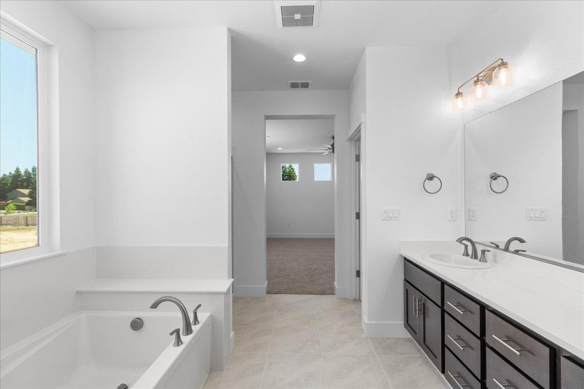 2080 Zane Way, Turlock, CA 95382