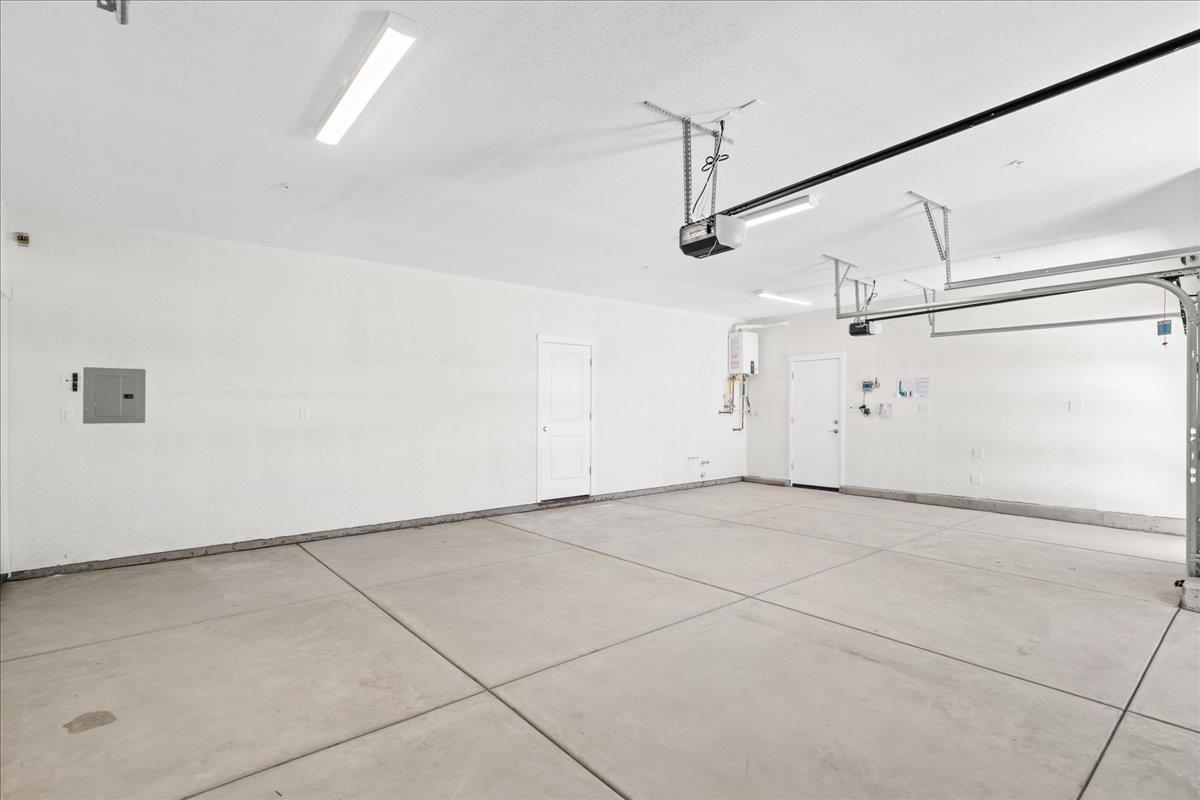 2080 Zane Way, Turlock, CA 95382