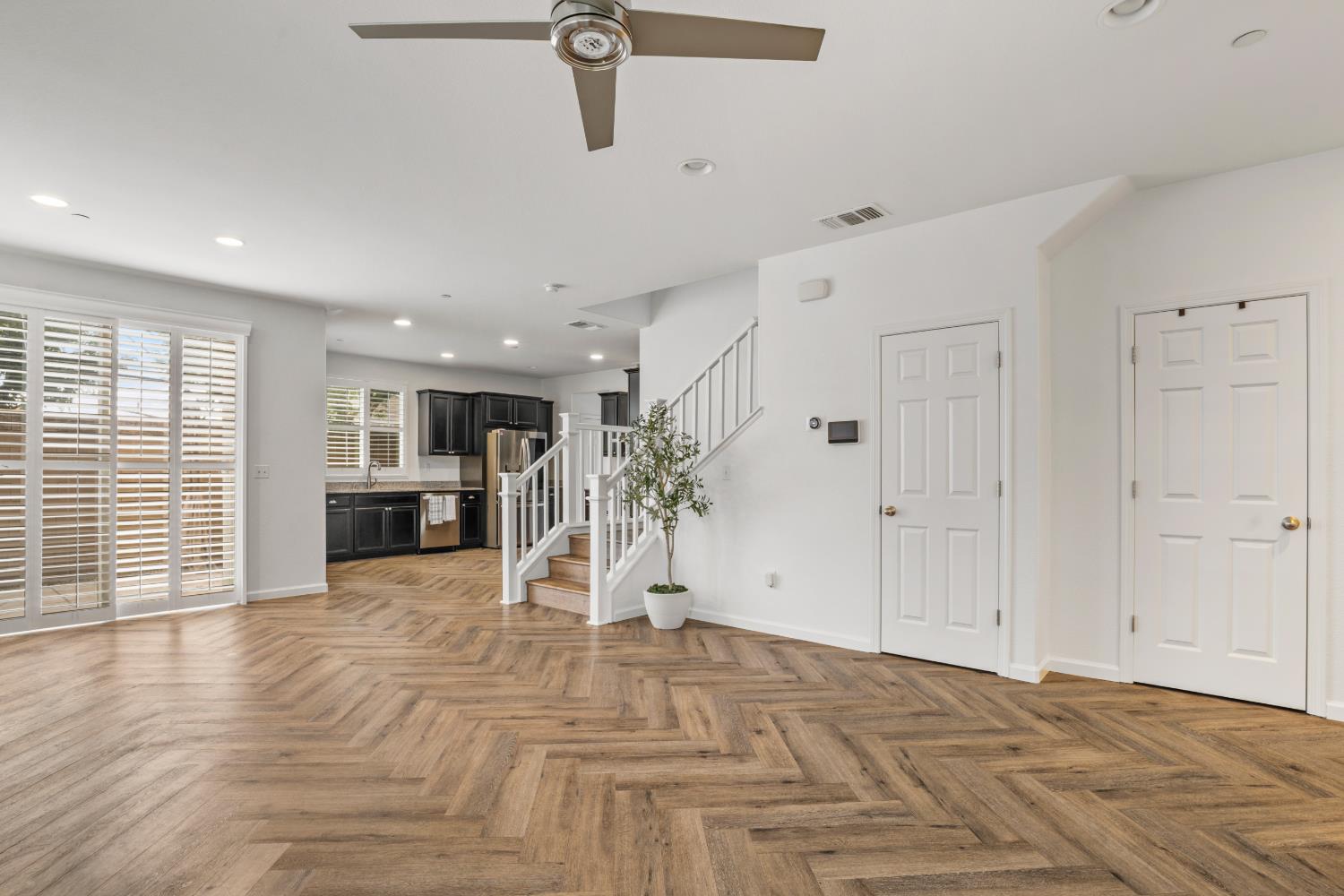 2204 Gallery Dr, Riverbank, CA 95367