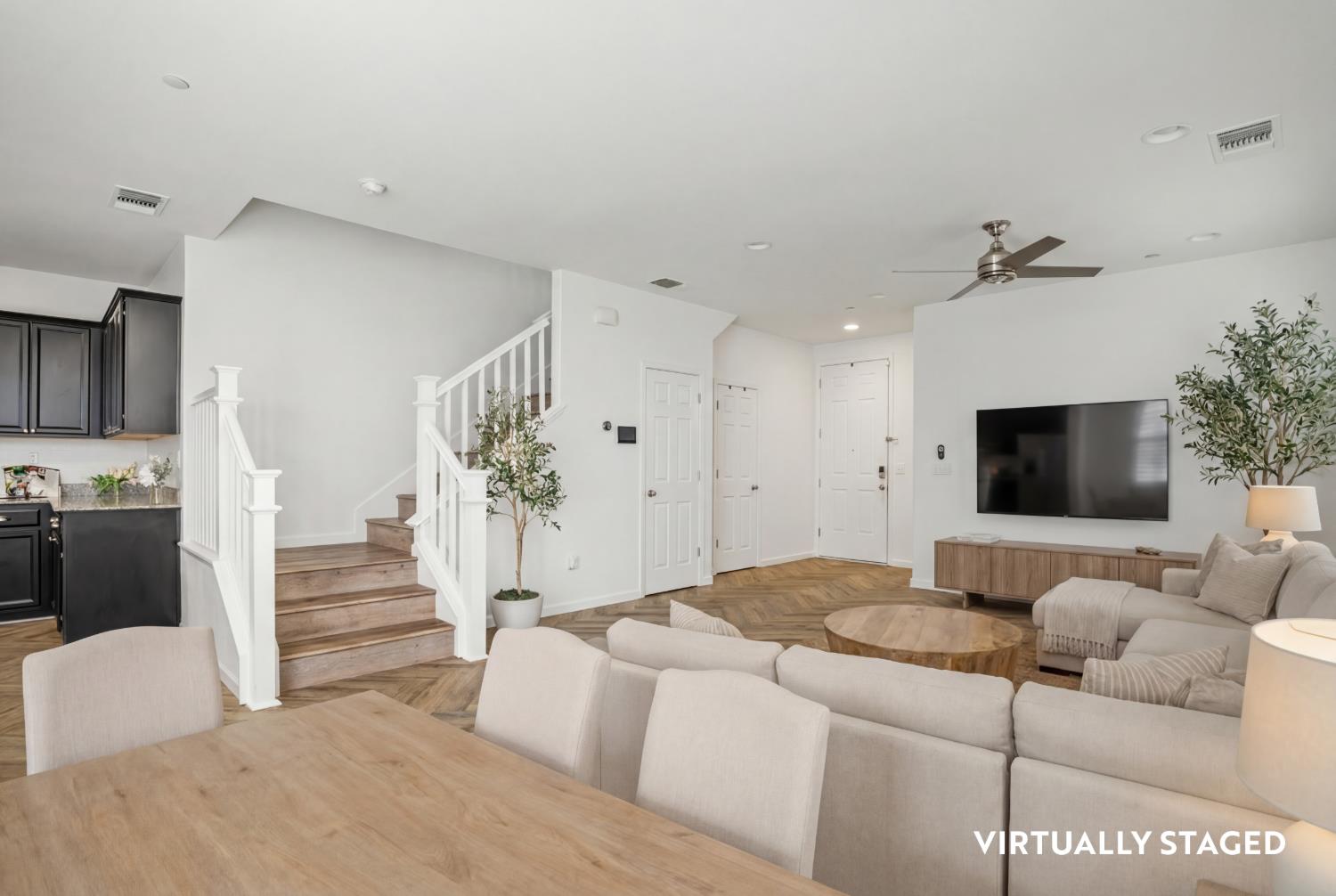 2204 Gallery Dr, Riverbank, CA 95367