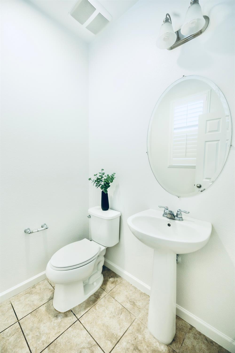 2204 Gallery Dr, Riverbank, CA 95367