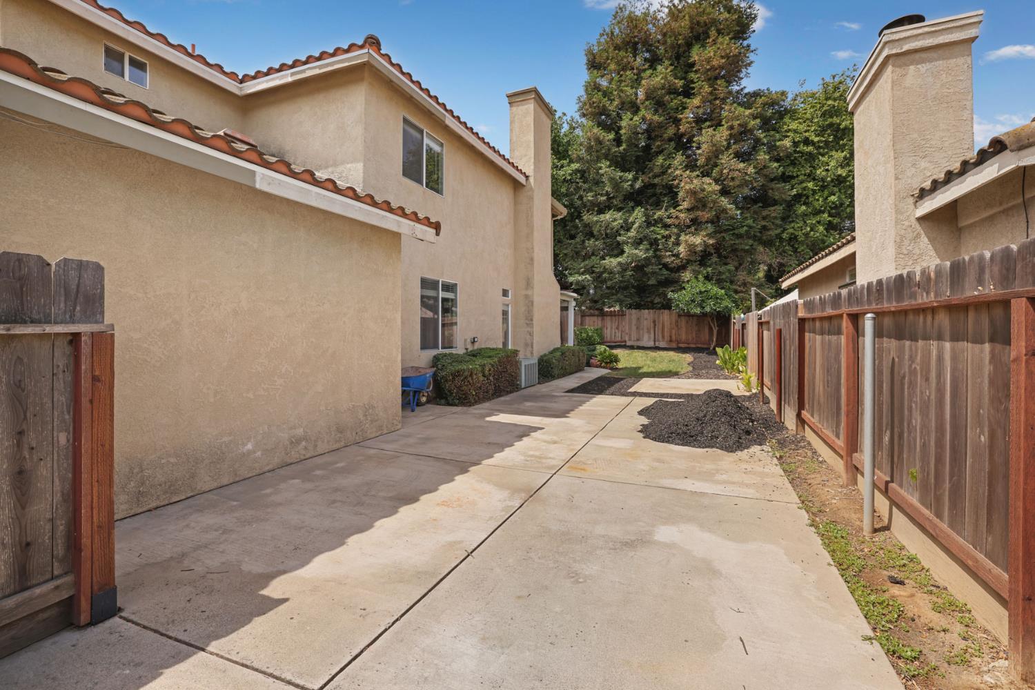 1049 Zumstein Drive, Ripon, CA 95366