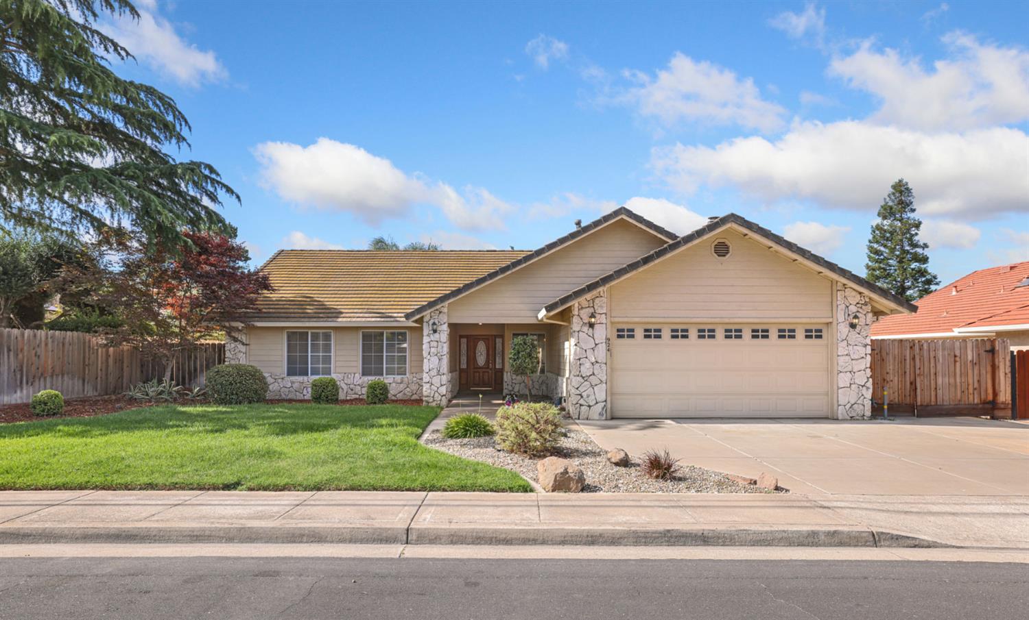 924 East Milgeo Avnue, Ripon, CA 95366