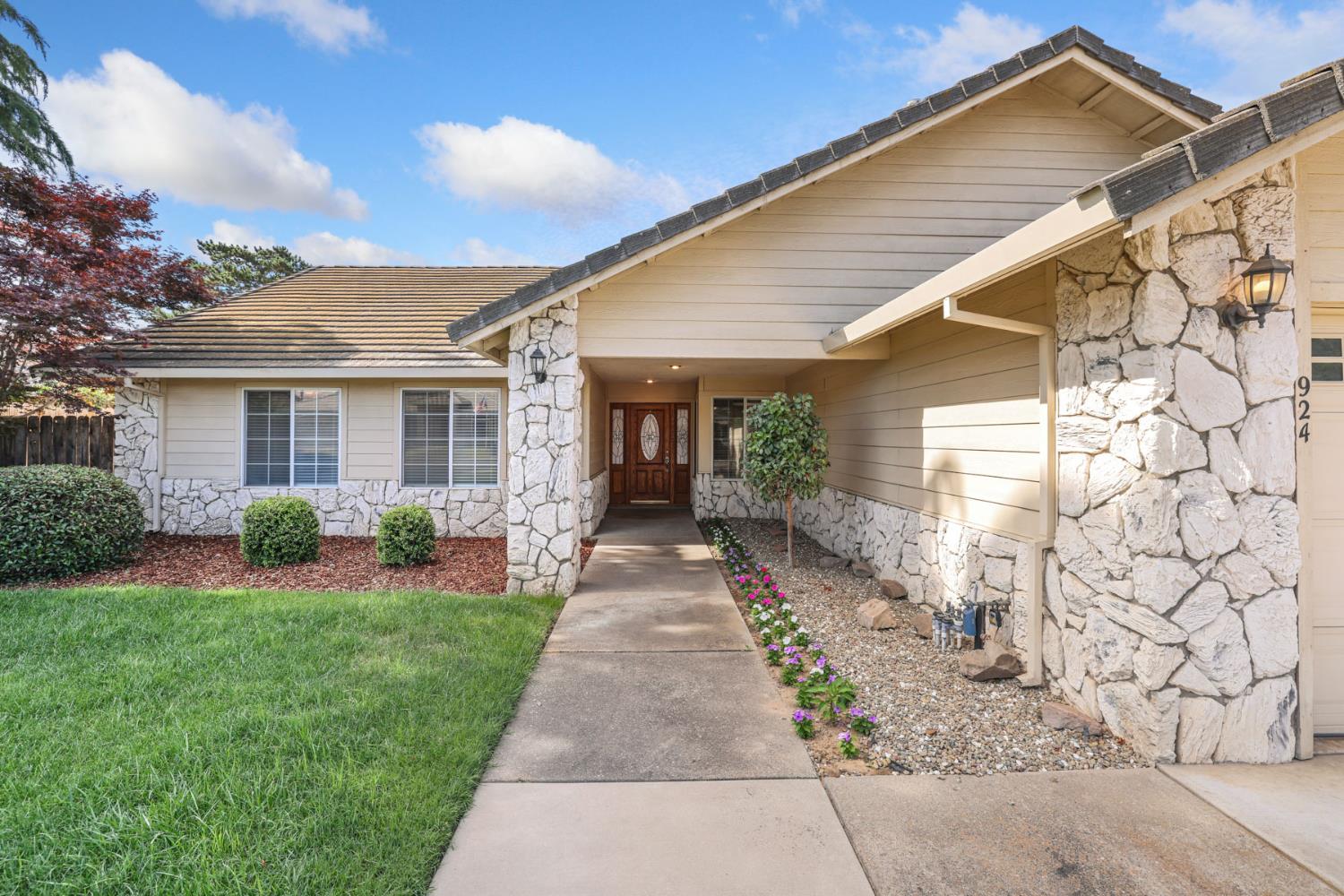 924 East Milgeo Avnue, Ripon, CA 95366