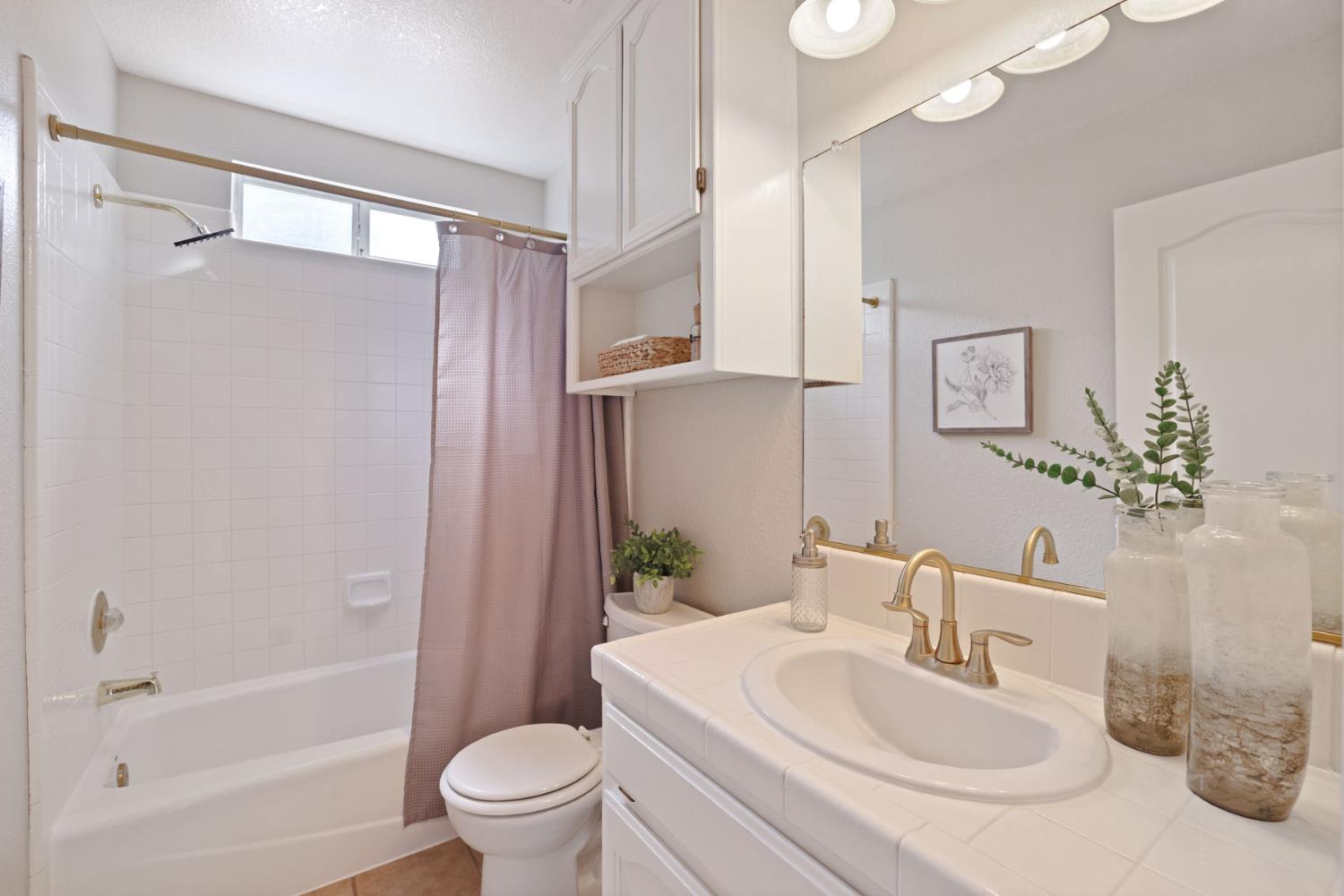 924 East Milgeo Avnue, Ripon, CA 95366