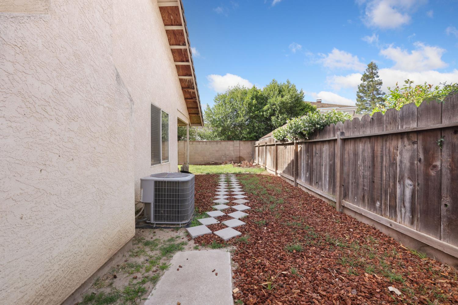 924 East Milgeo Avnue, Ripon, CA 95366