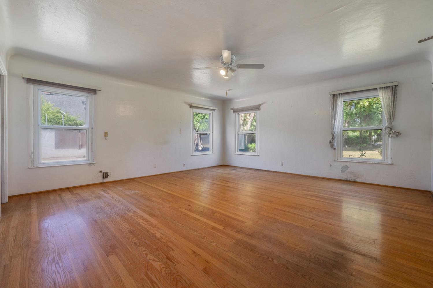 1300 N Berkeley Ave, Turlock, CA 95380