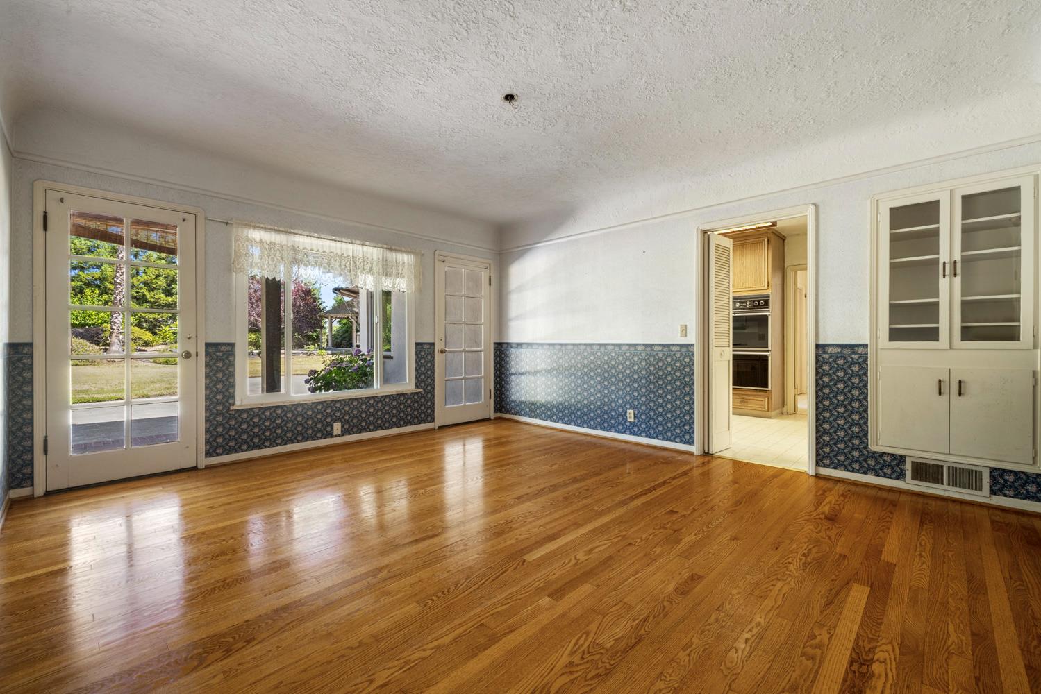 1300 N Berkeley Ave, Turlock, CA 95380