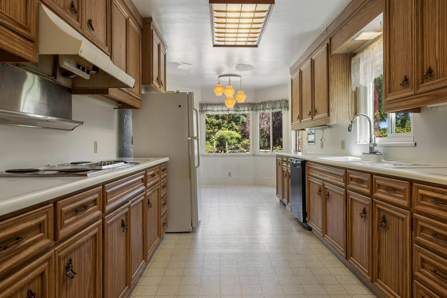 1300 N Berkeley Ave, Turlock, CA 95380