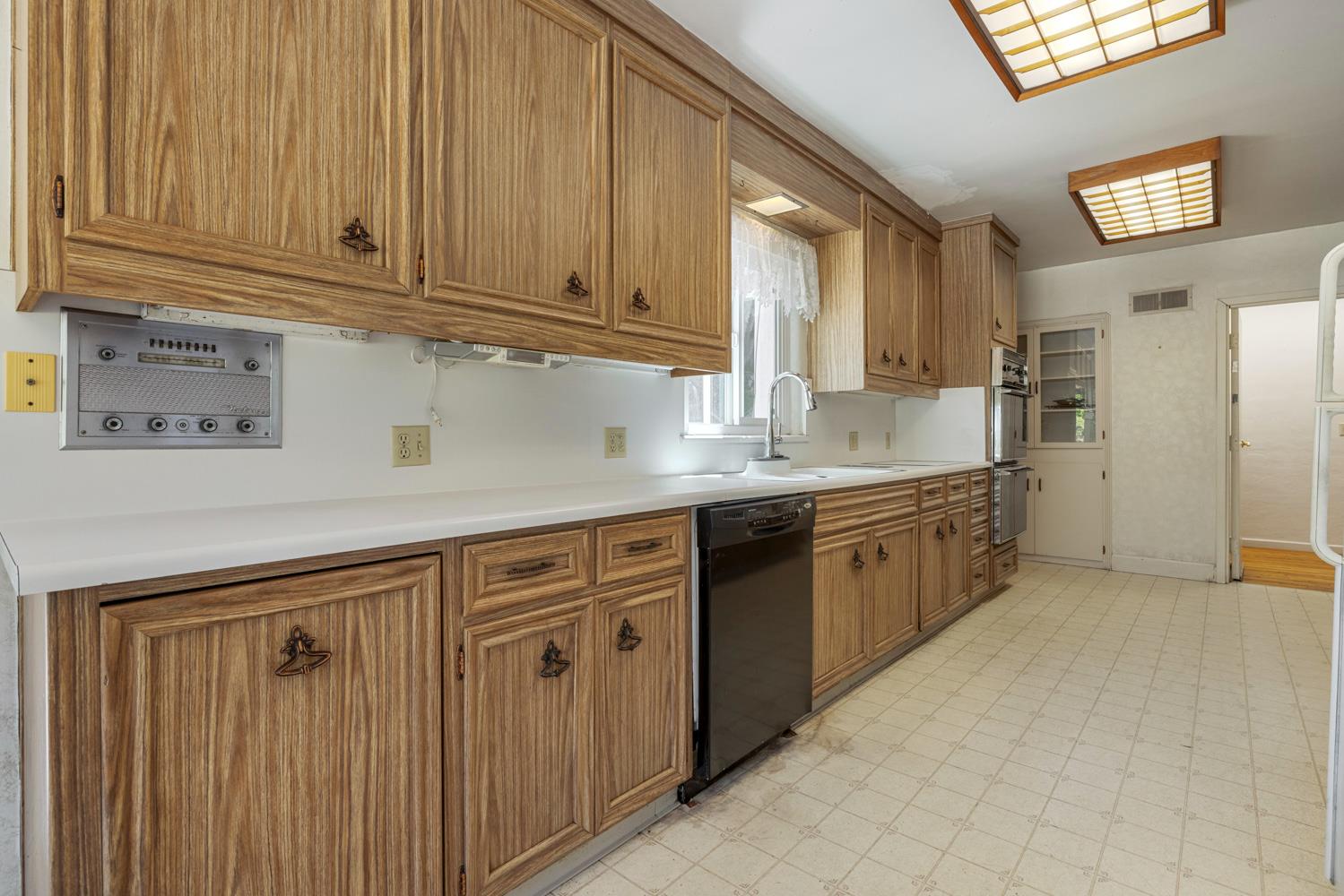 1300 N Berkeley Ave, Turlock, CA 95380