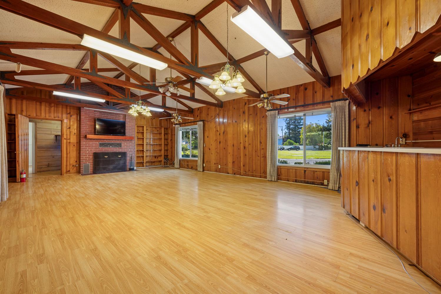 1300 N Berkeley Ave, Turlock, CA 95380