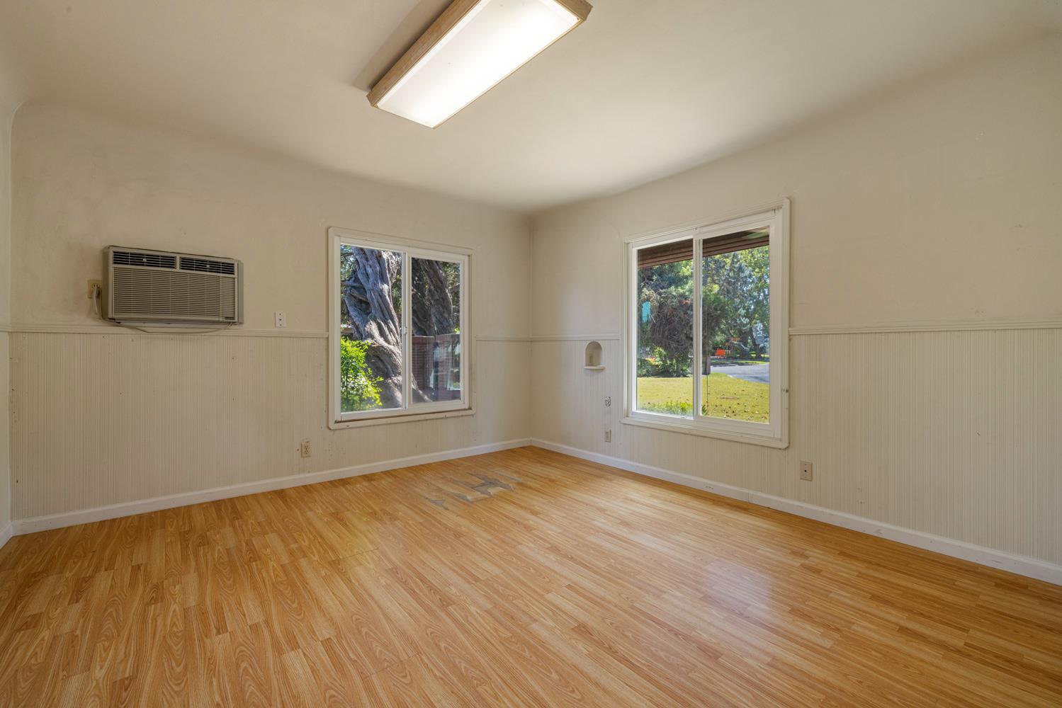 1300 N Berkeley Ave, Turlock, CA 95380