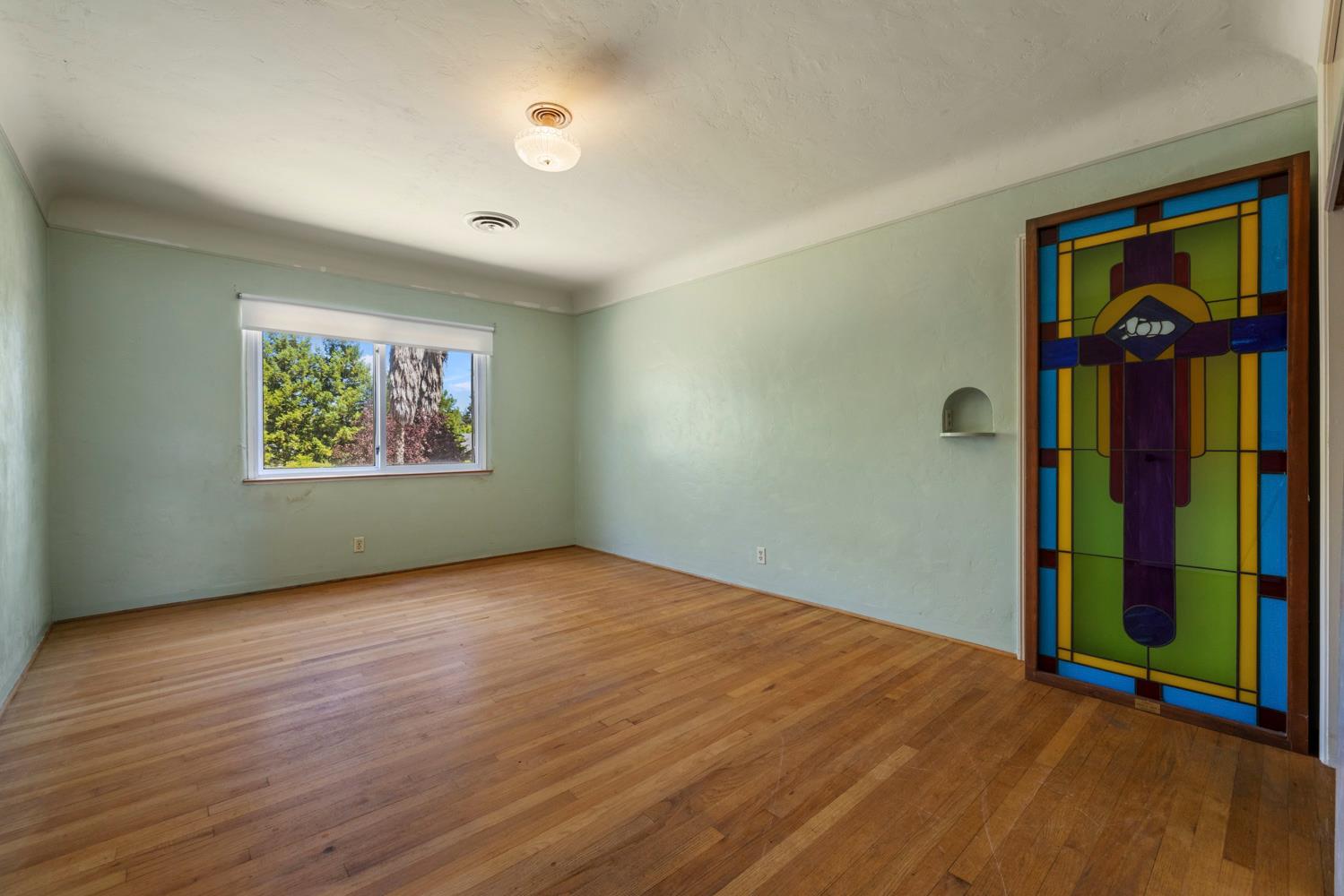 1300 N Berkeley Ave, Turlock, CA 95380