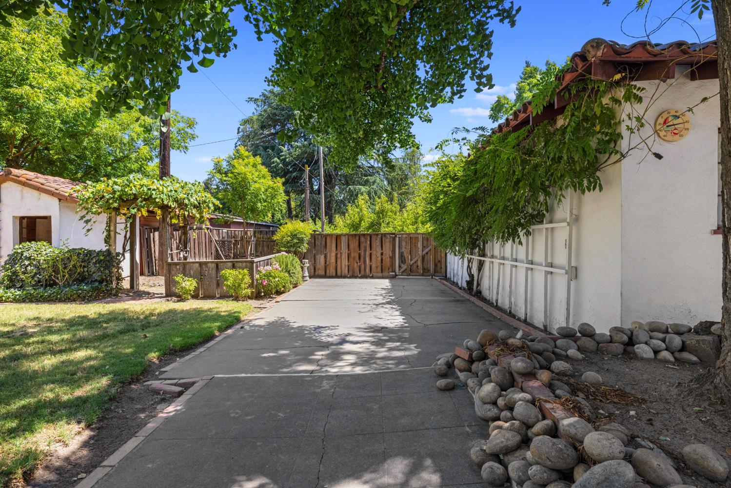 1300 N Berkeley Ave, Turlock, CA 95380