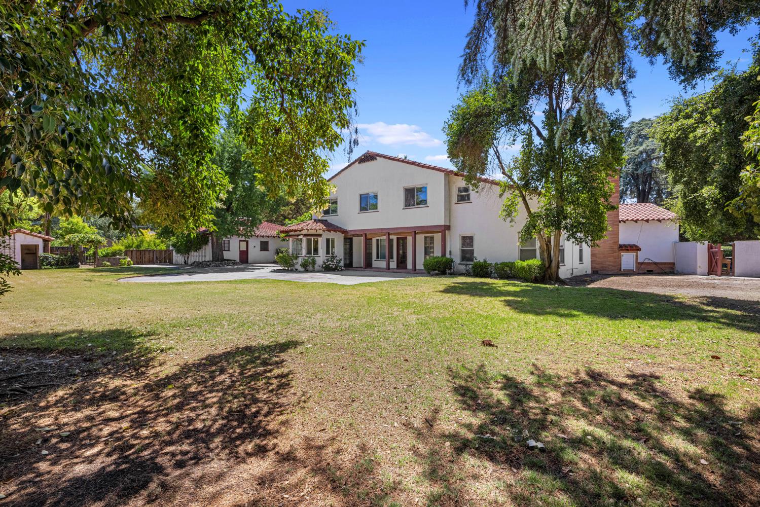 1300 N Berkeley Ave, Turlock, CA 95380