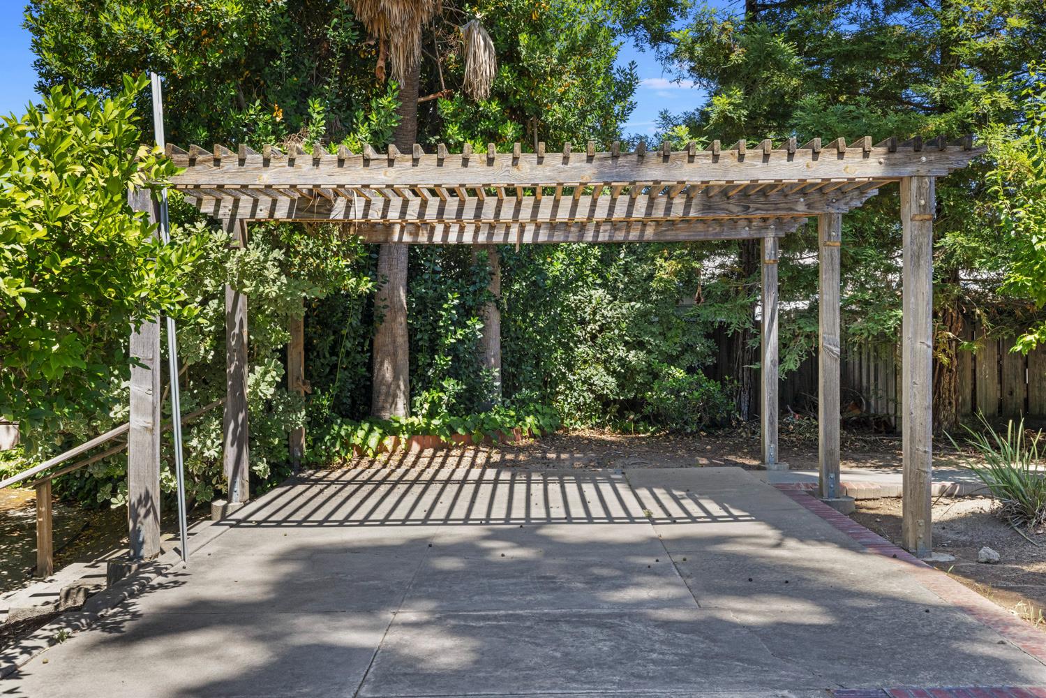 1300 N Berkeley Ave, Turlock, CA 95380
