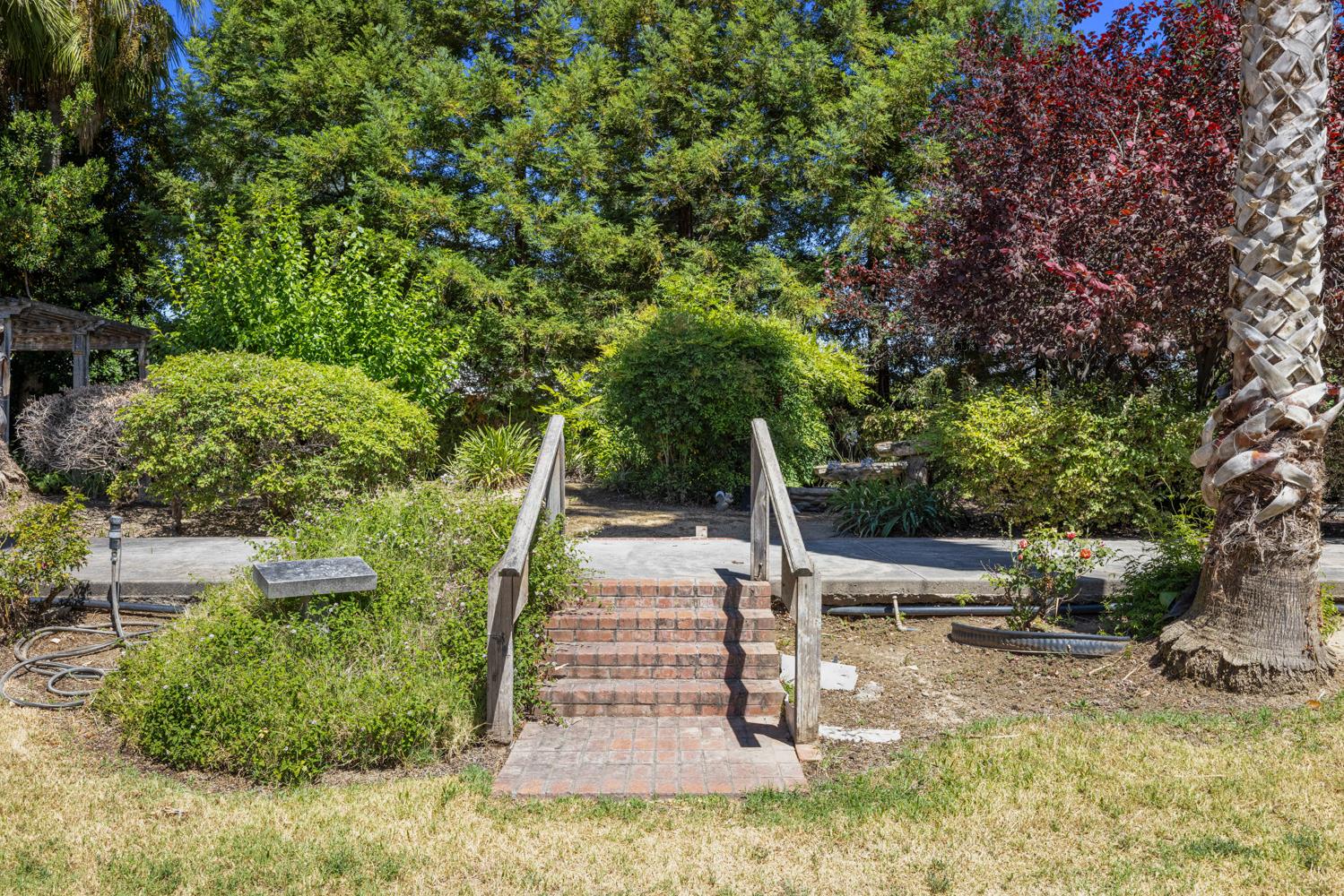 1300 N Berkeley Ave, Turlock, CA 95380
