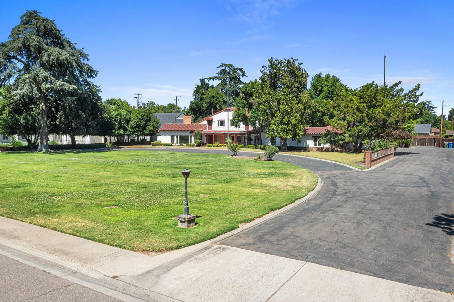 1300 N Berkeley Ave, Turlock, CA 95380