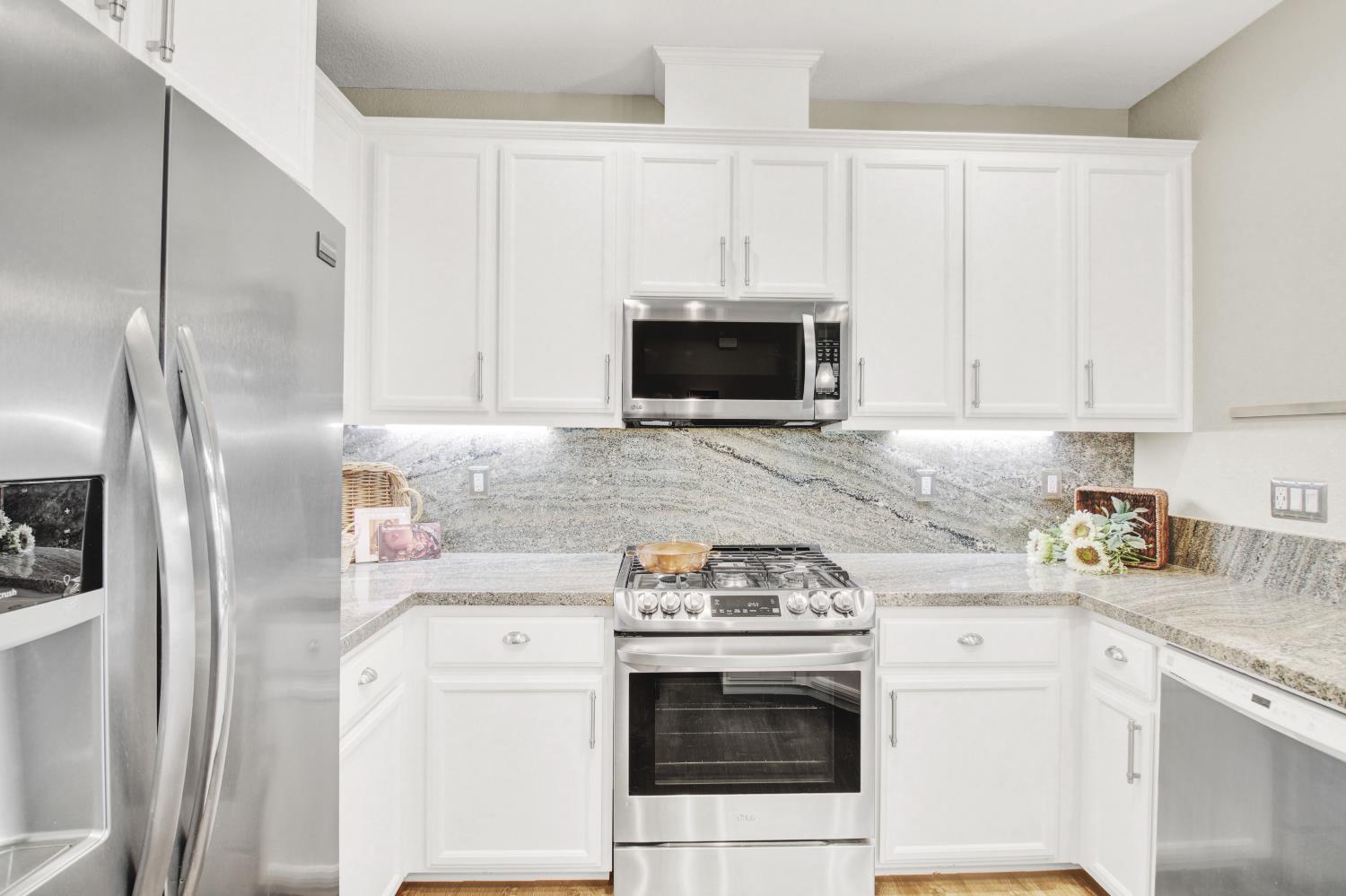 541 W Boesch Dr, Ripon, CA 95366