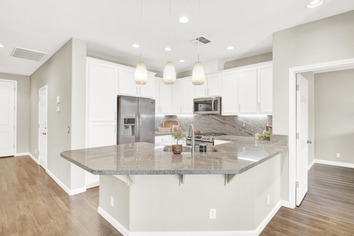541 W Boesch Dr, Ripon, CA 95366