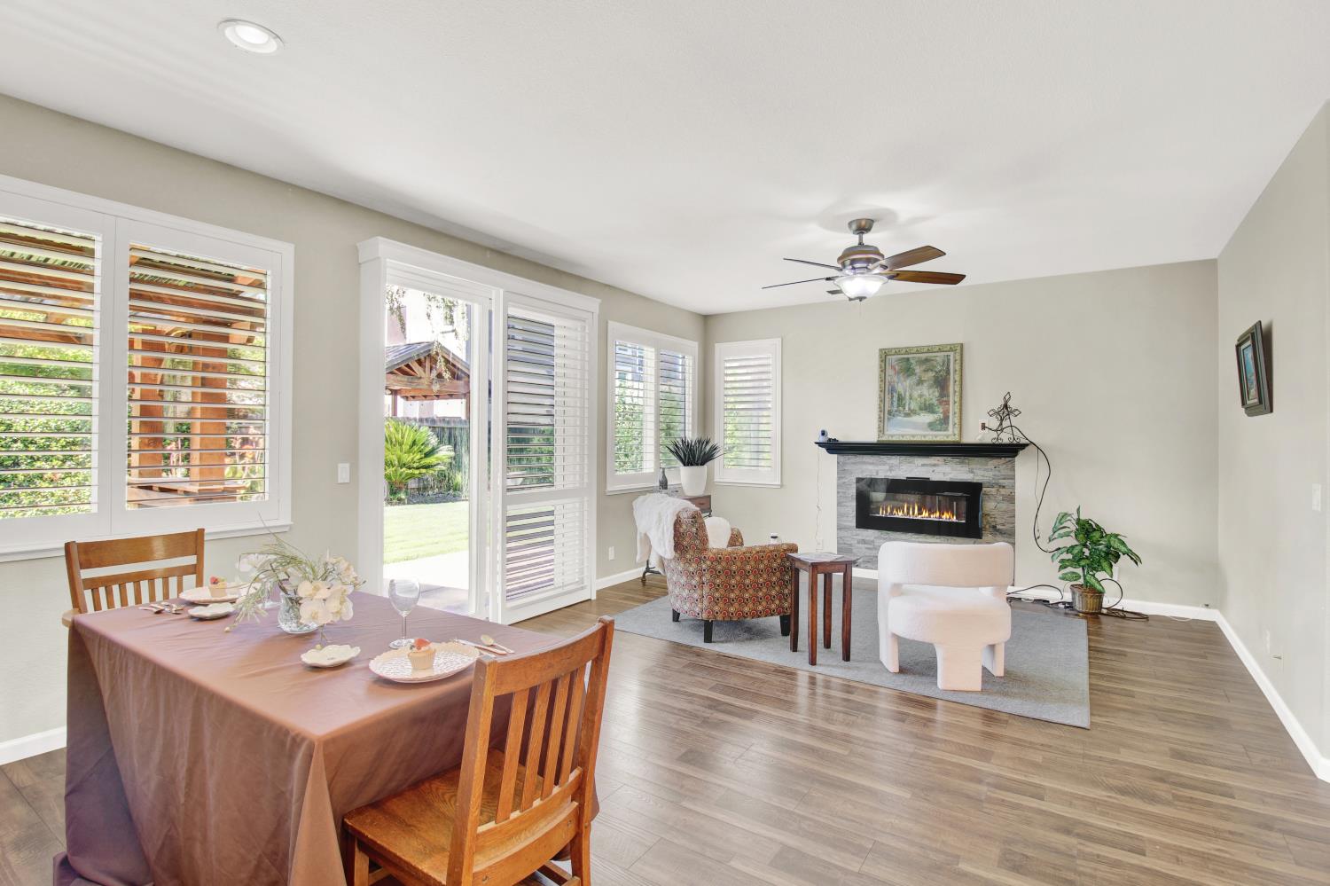 541 W Boesch Dr, Ripon, CA 95366
