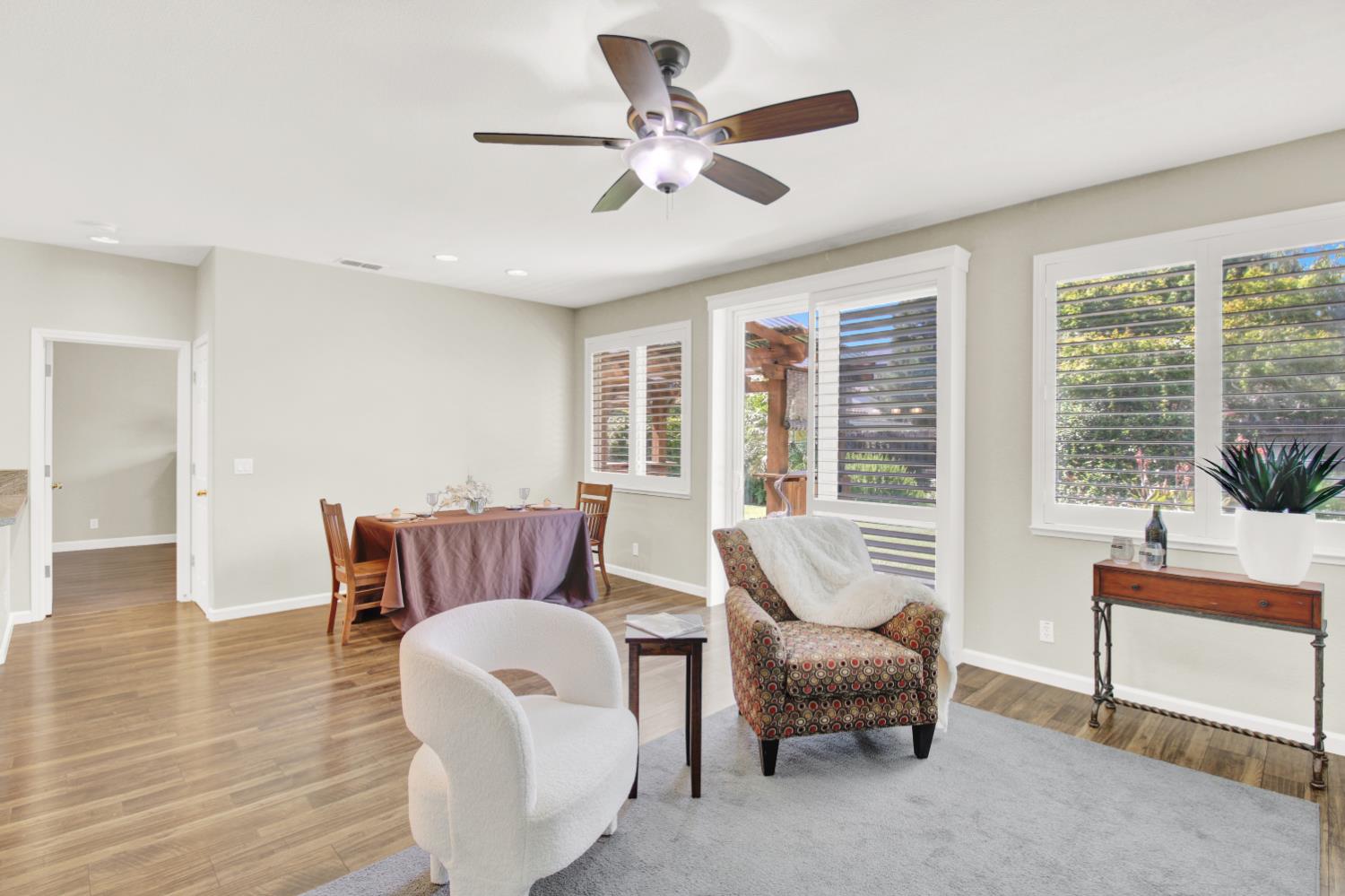 541 W Boesch Dr, Ripon, CA 95366