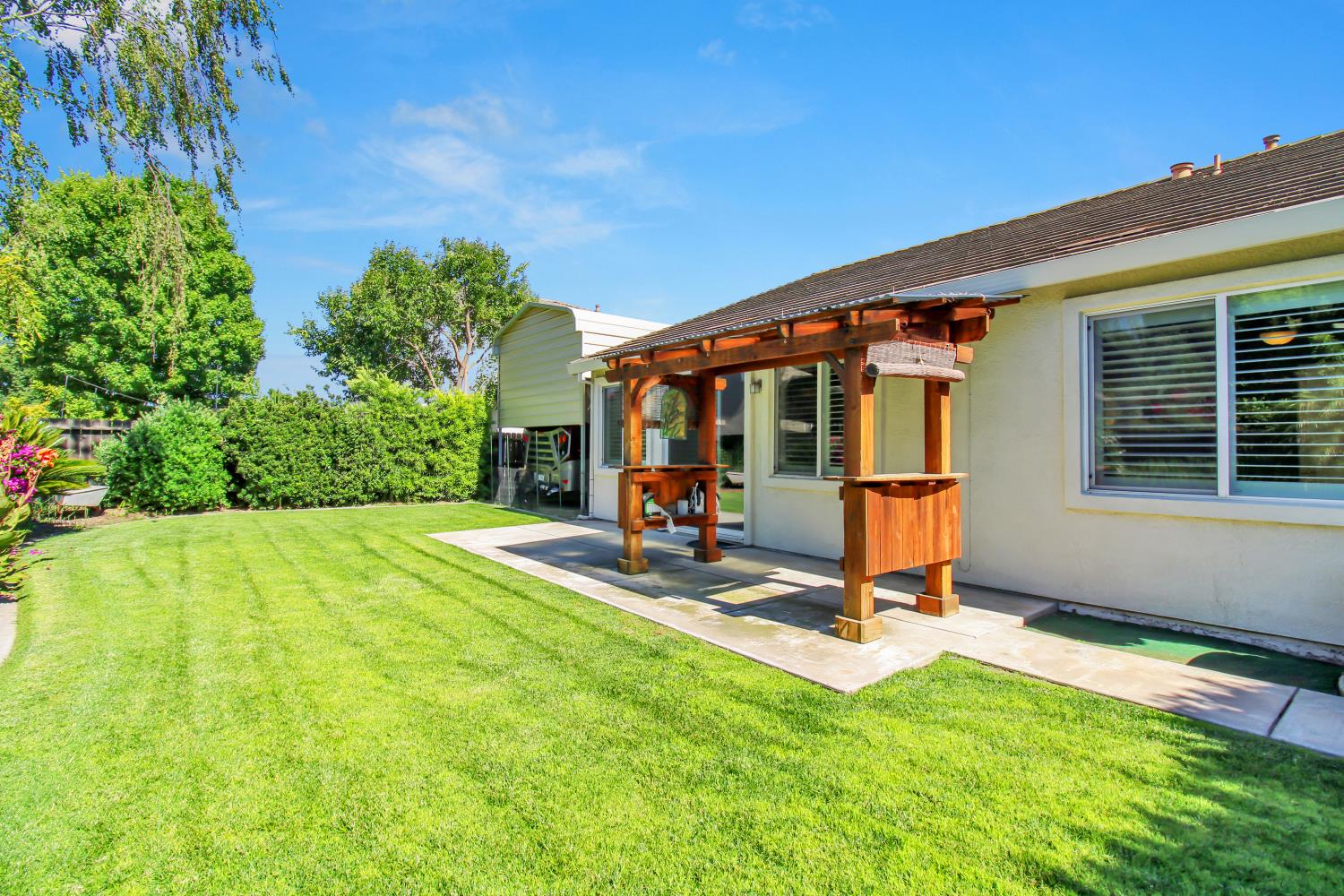 541 W Boesch Dr, Ripon, CA 95366