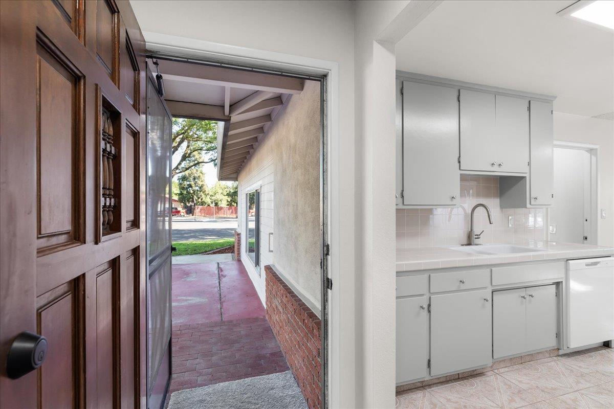 2912 Alder Creek Dr, Modesto, CA 95355