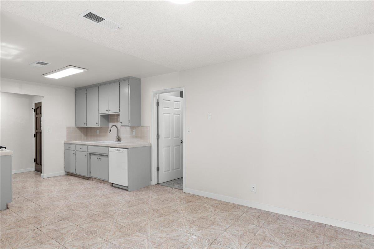 2912 Alder Creek Dr, Modesto, CA 95355