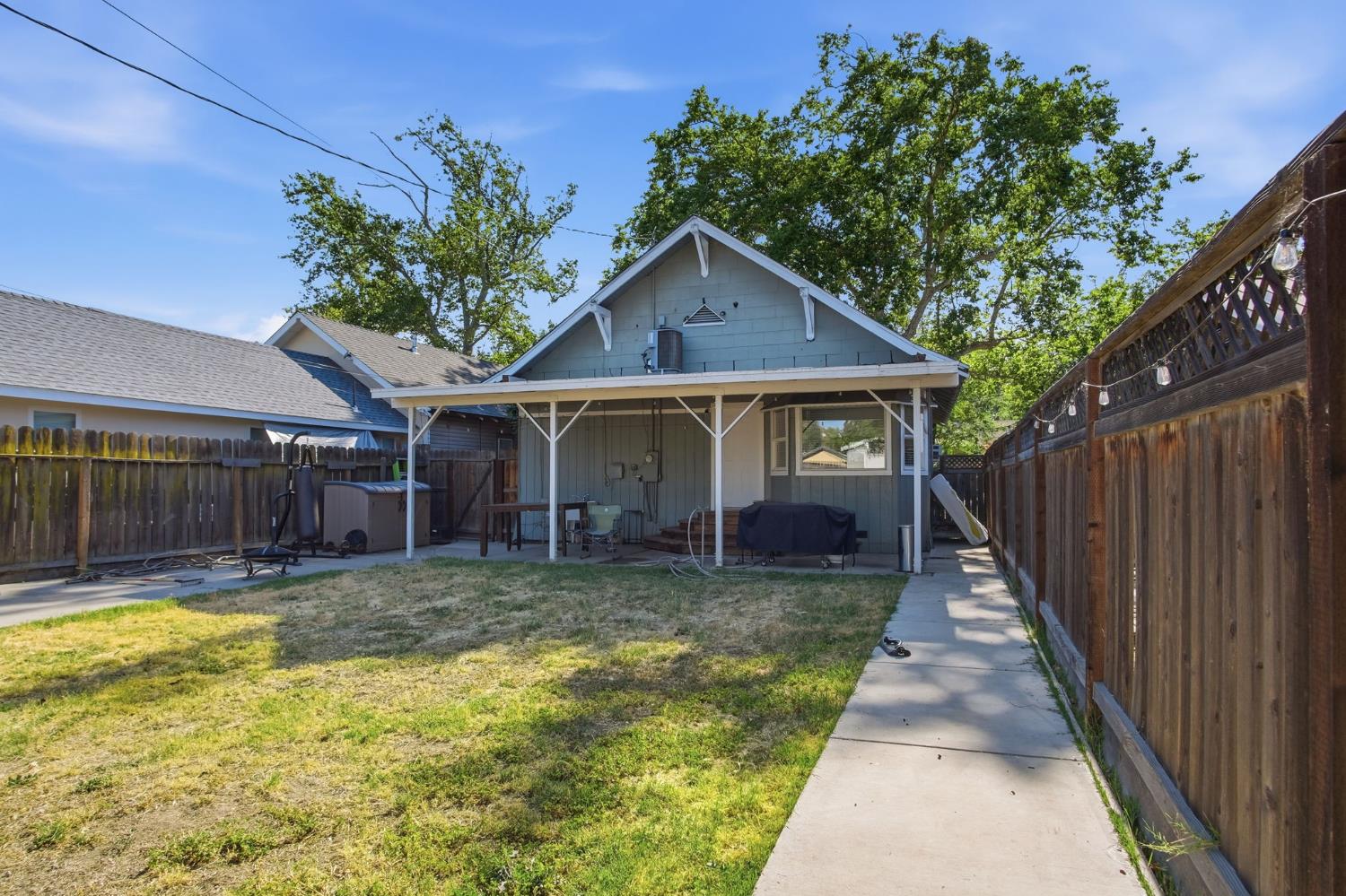 122 Olive Ave, Modesto, CA 95350