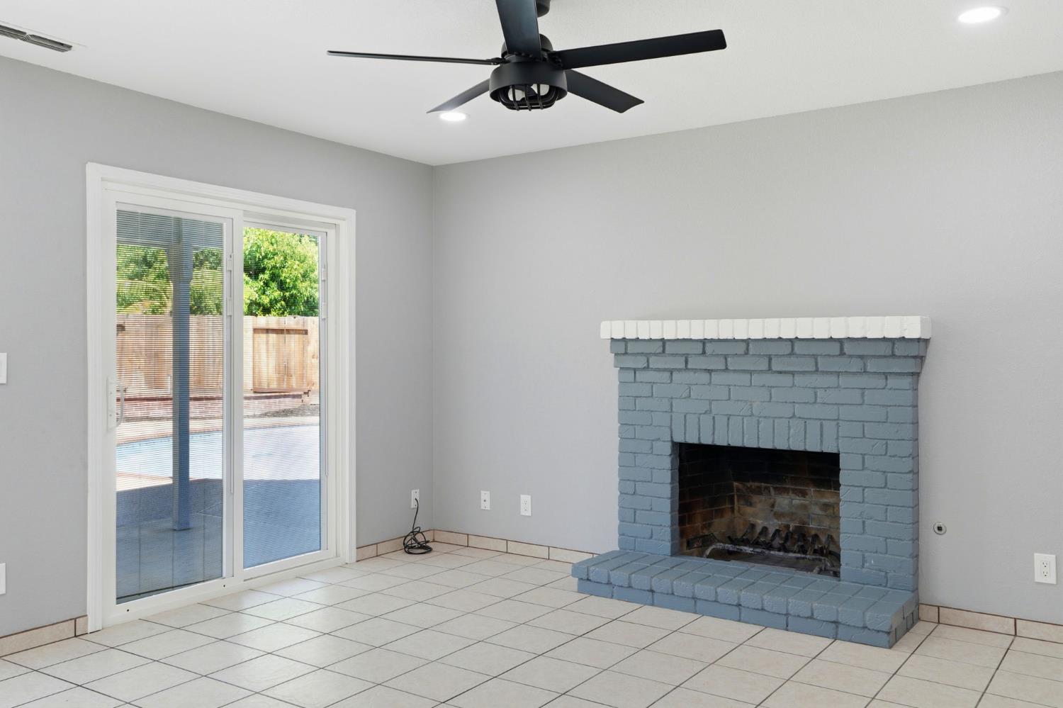 936 Oakbrooke Ct, Modesto, CA 95351