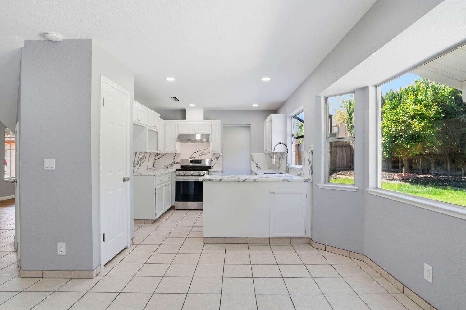 936 Oakbrooke Ct, Modesto, CA 95351