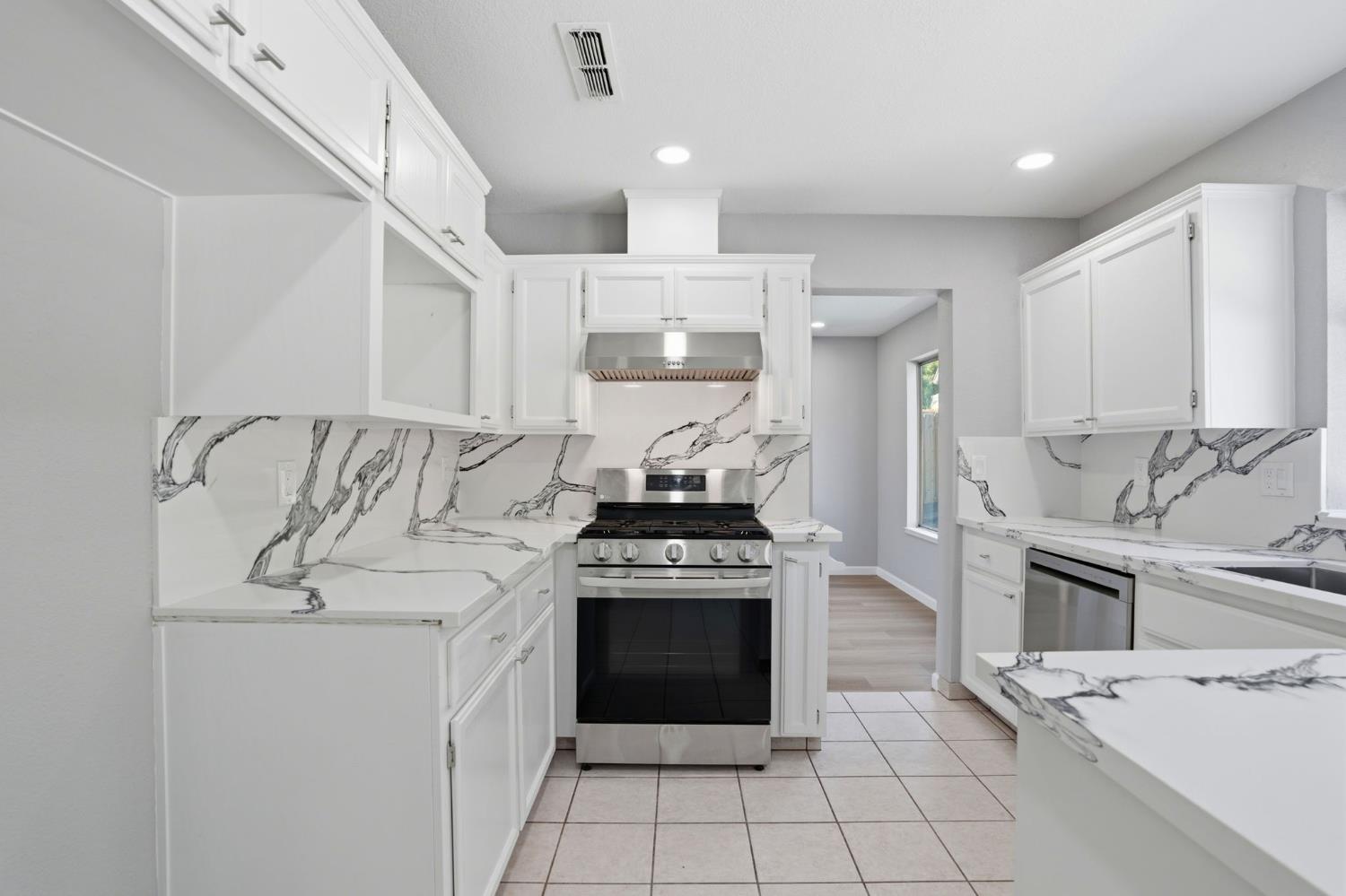 936 Oakbrooke Ct, Modesto, CA 95351