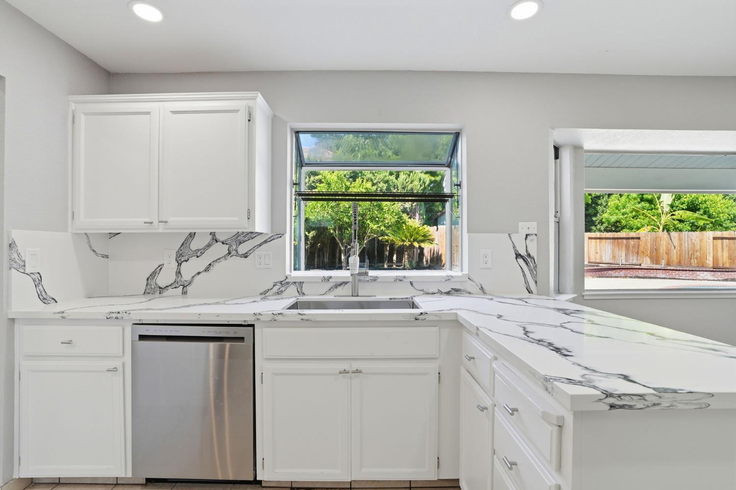 936 Oakbrooke Ct, Modesto, CA 95351
