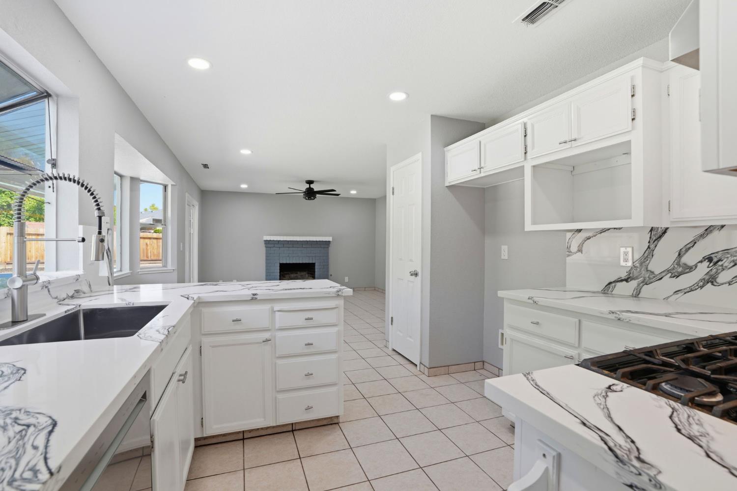936 Oakbrooke Ct, Modesto, CA 95351