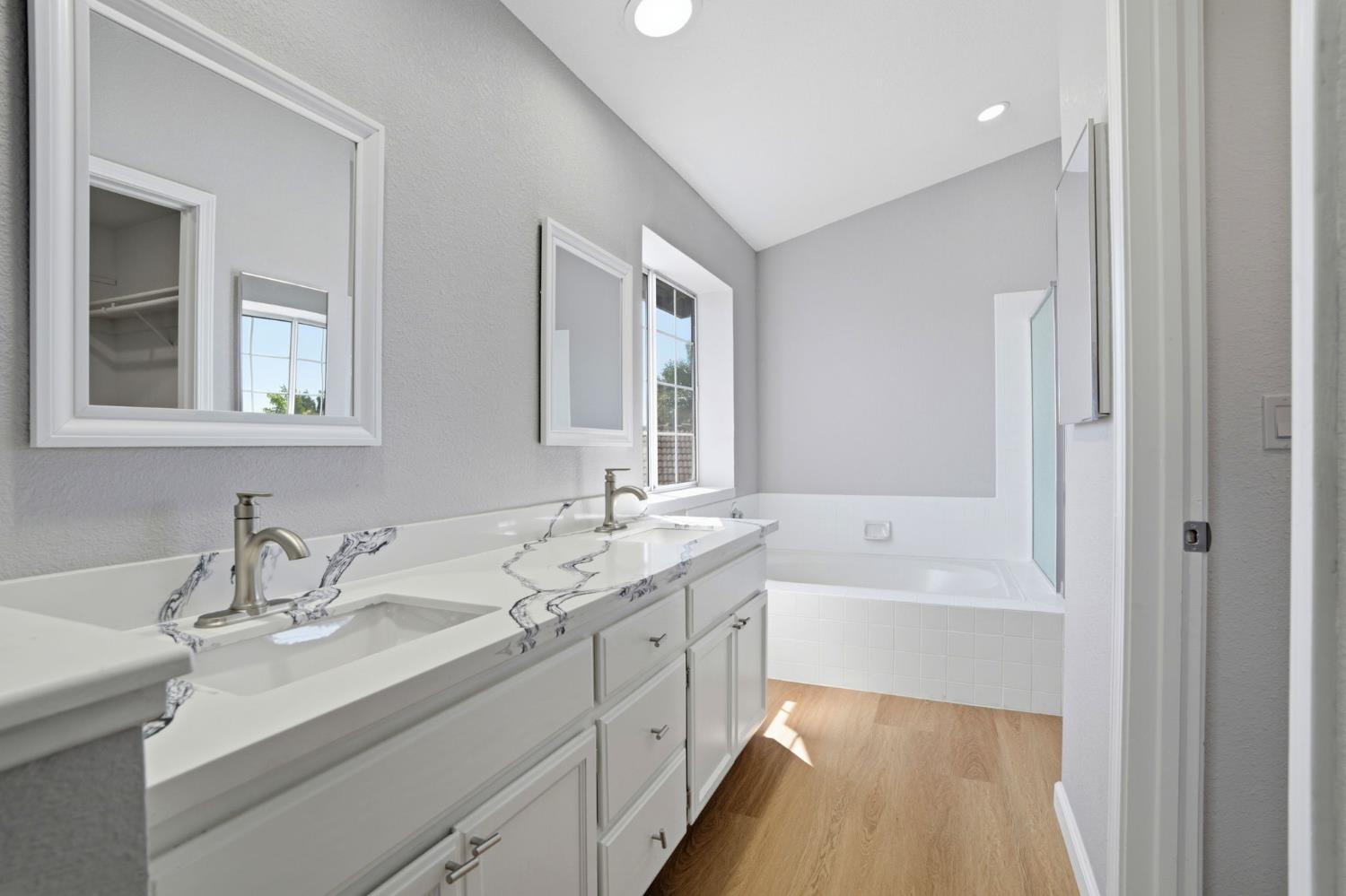 936 Oakbrooke Ct, Modesto, CA 95351