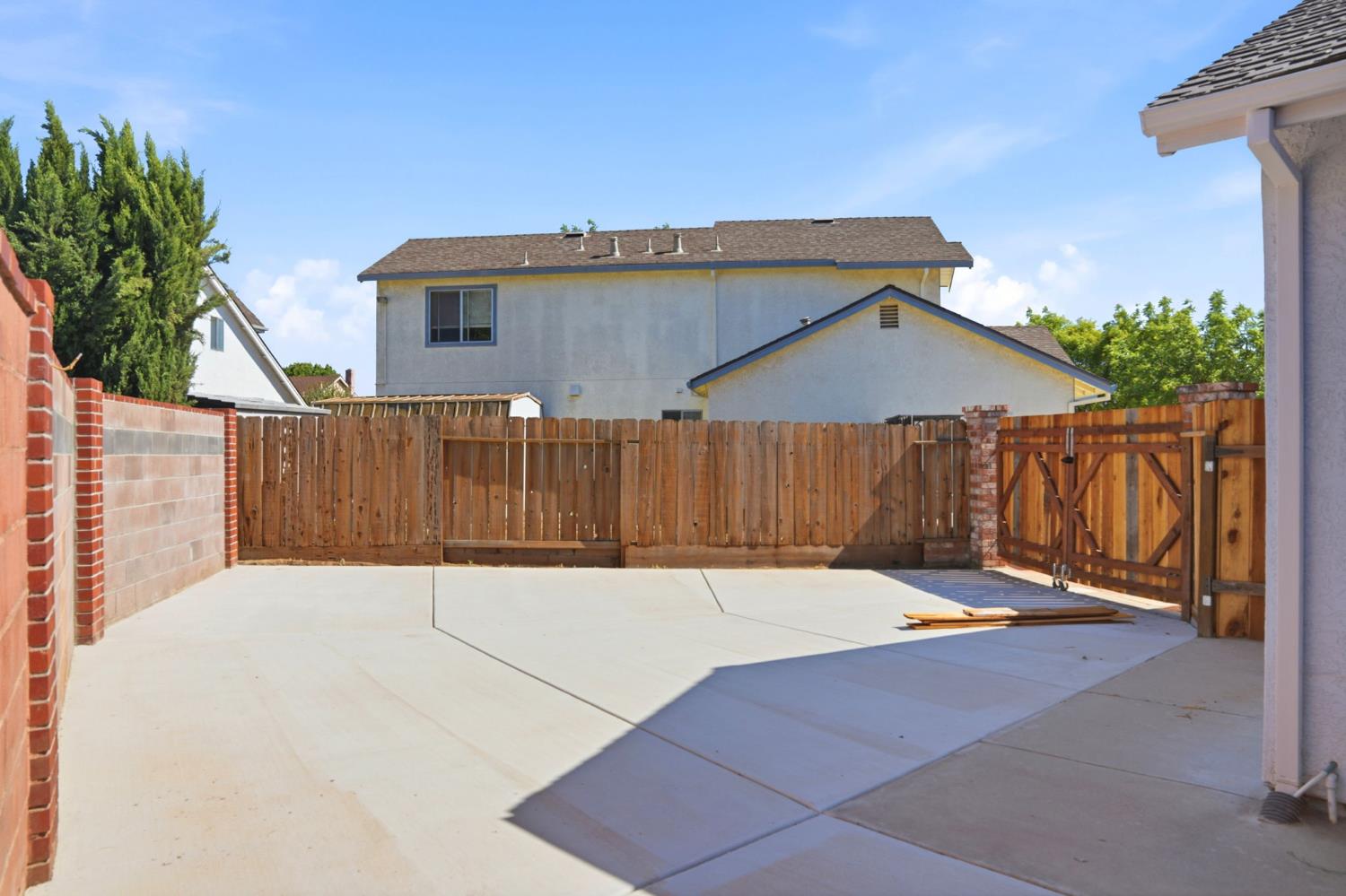 936 Oakbrooke Ct, Modesto, CA 95351