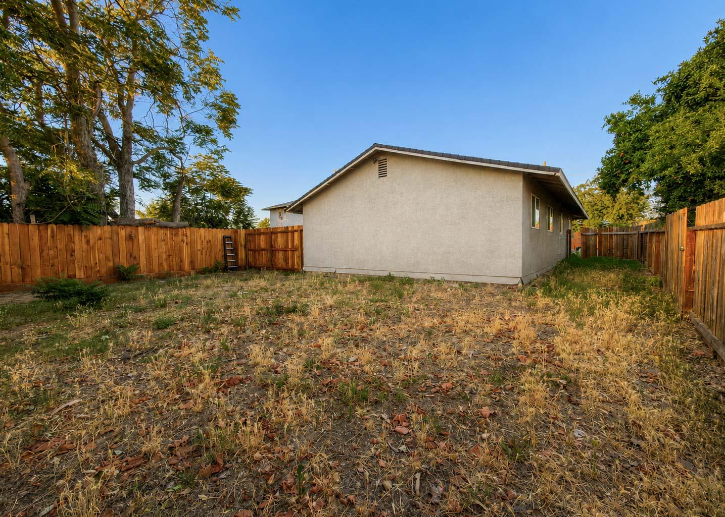 336 1st St, Livingston, CA 95334