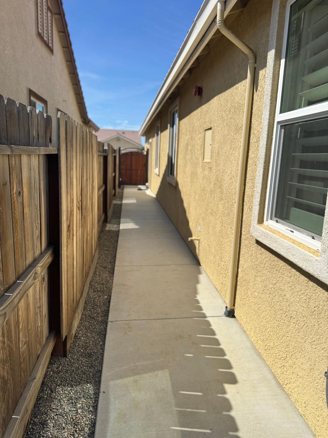 636 Pinelli Dr, Los Banos, CA 93635