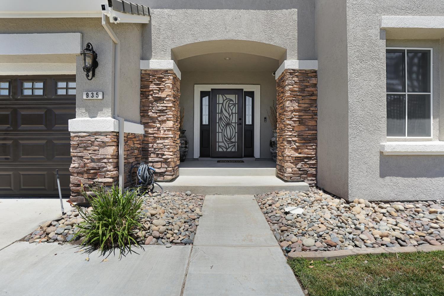 935 Shortland Cir, Manteca, CA 95337